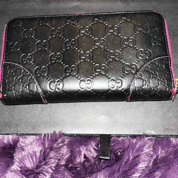 GUCCI GG GUCCISSIMA LEATHER
LONG ZIPPERED, MONOGRAM BLACK & PINK WALLET. - Picture 15 of 15
